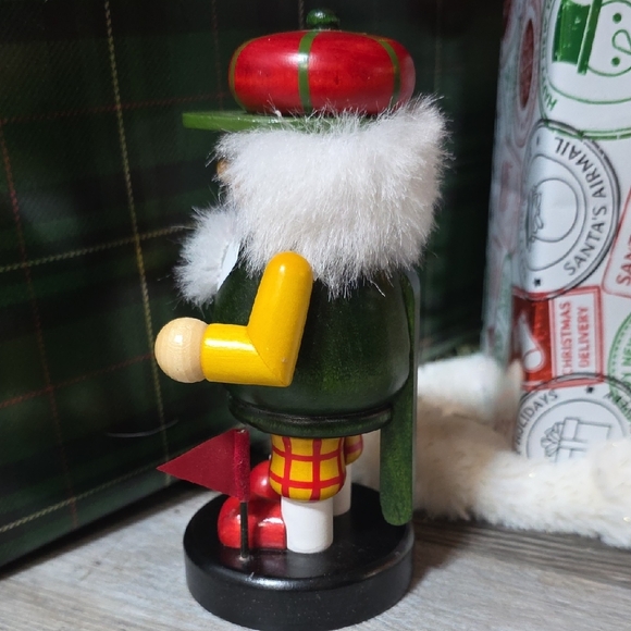 Kirkland Signature | 6" Wood Golfer Christmas Nutcracker Decoration - Picture 4 of 7